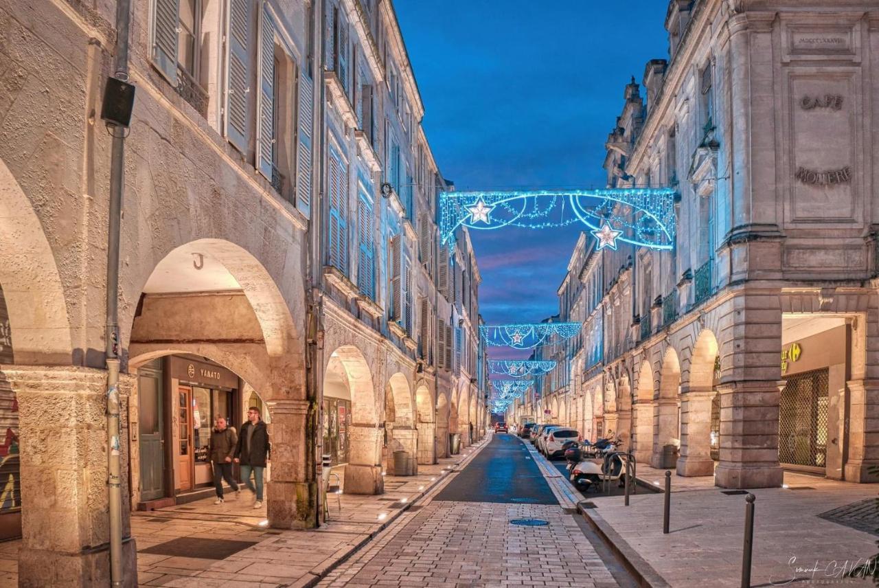 Charmant Cocon Iode Cosy Equipe, Baigne De Lumiere, Situe Au Coeur De La Rochelle A 1Min A Pied Du Marche Central Avec Tv Et Wifi Exterior foto