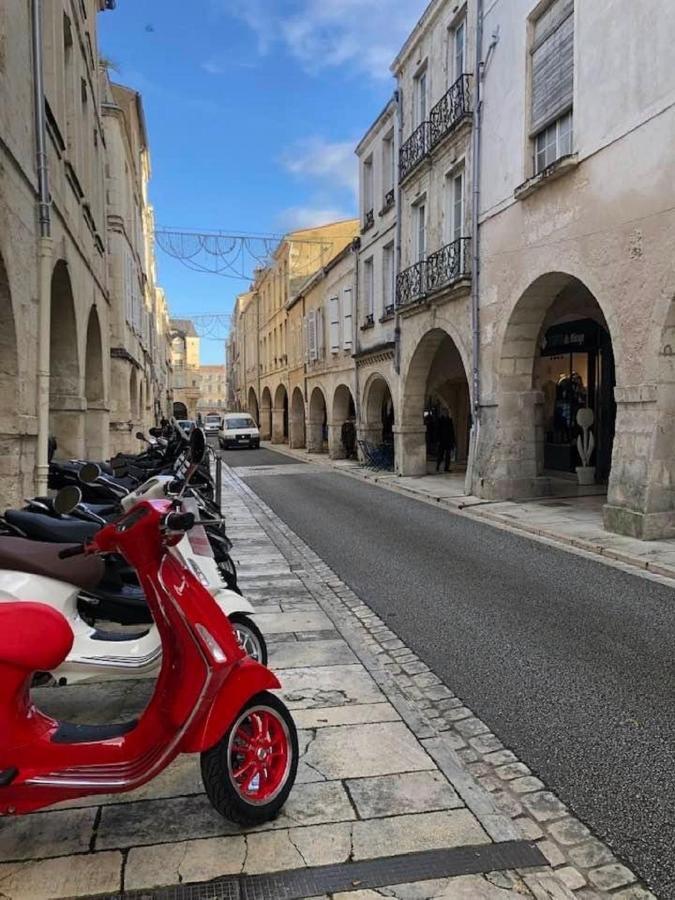 Apartamento Charmant Cocon Iode Cosy Equipe, Baigne De Lumiere, Situe Au Coeur De La Rochelle A 1Min A Pied Du Marche Central Avec Tv Et Wifi Exterior foto