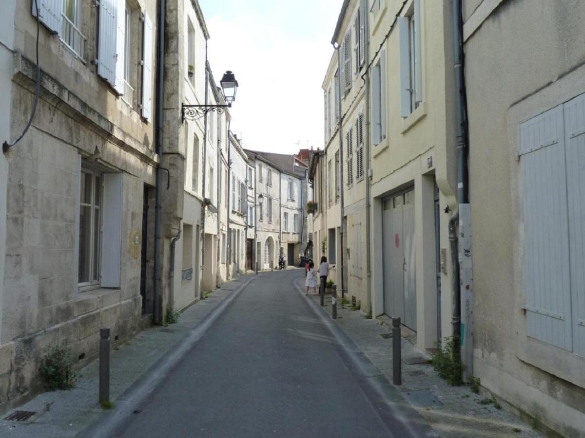 Apartamento Charmant Cocon Iode Cosy Equipe, Baigne De Lumiere, Situe Au Coeur De La Rochelle A 1Min A Pied Du Marche Central Avec Tv Et Wifi Exterior foto