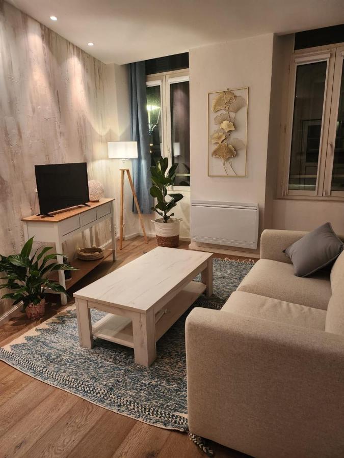 Charmant Cocon Iode Cosy Equipe, Baigne De Lumiere, Situe Au Coeur De La Rochelle A 1Min A Pied Du Marche Central Avec Tv Et Wifi Exterior foto